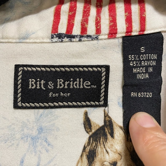 Women’s Bit & Bridle Horse US Flag Patriotic Shirt Size Small - Picture 4 of 7